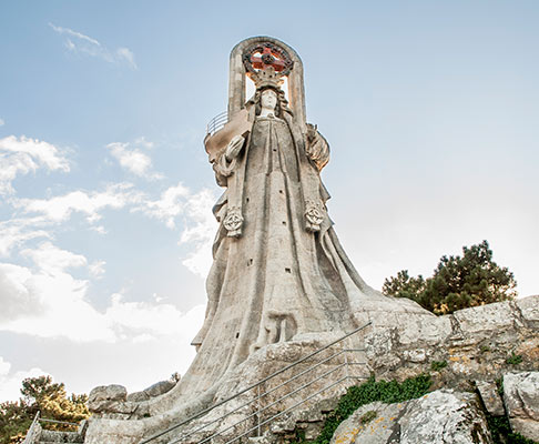 Visita la Virgen de La Roca en Baiona, Pontevedra