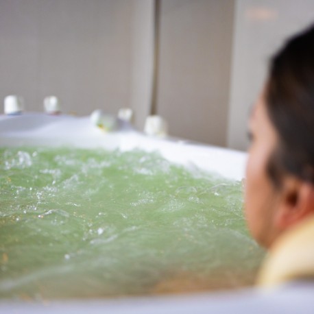 Bañera Niágara con Agua de Mar y Microalgas