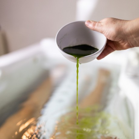 Bañera Península con Agua de Mar y Microalgas