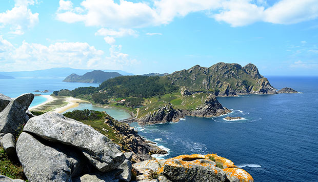 Vistas de las islas Cies desde la silla de la Reina